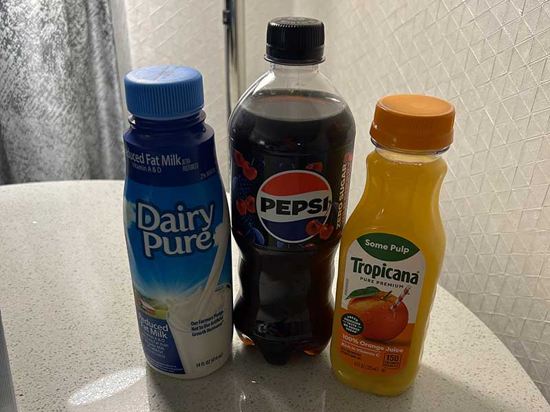 ホテルチェックインとミネラルウォーターの買い出し